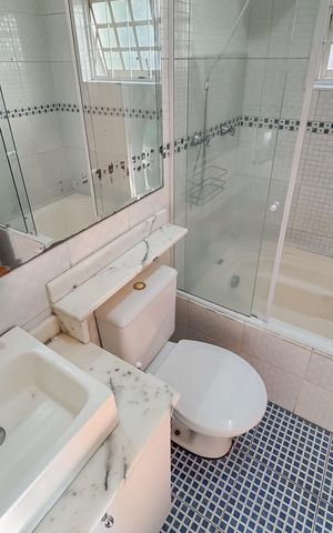 Casa à venda com 597m², 5 quartos e 8 vagas Casa à venda com 597m², 5 quartos e 8 vagasBanheiro da Suíte 2