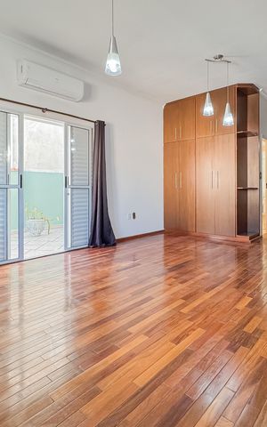 Casa à venda com 597m², 5 quartos e 8 vagas Casa à venda com 597m², 5 quartos e 8 vagasSuíte Master