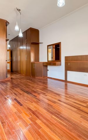 Casa à venda com 597m², 5 quartos e 8 vagas Casa à venda com 597m², 5 quartos e 8 vagasSuíte Master