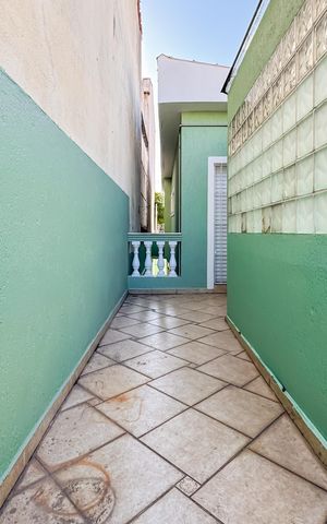 Casa à venda com 597m², 5 quartos e 8 vagas Casa à venda com 597m², 5 quartos e 8 vagasVaranda da Suíte 3