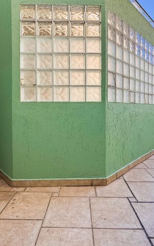 Casa à venda com 597m², 5 quartos e 8 vagas Casa à venda com 597m², 5 quartos e 8 vagasVaranda da Suíte 3