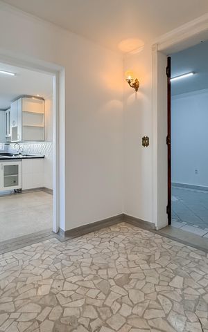 Casa à venda com 597m², 5 quartos e 8 vagas Casa à venda com 597m², 5 quartos e 8 vagasSala