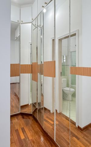 Casa à venda com 597m², 5 quartos e 8 vagas Casa à venda com 597m², 5 quartos e 8 vagasSuíte 3