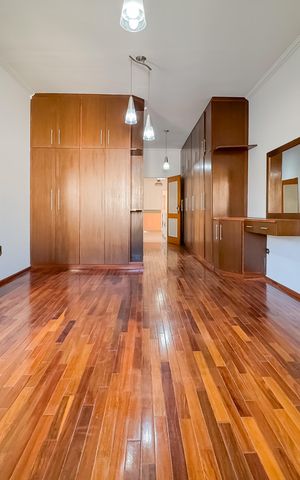 Casa à venda com 597m², 5 quartos e 8 vagas Casa à venda com 597m², 5 quartos e 8 vagasSuíte Master