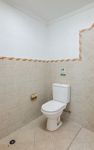 Casa à venda com 597m², 5 quartos e 8 vagas Casa à venda com 597m², 5 quartos e 8 vagasBanheiro da Área de Lazer
