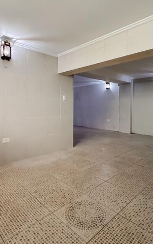 Casa à venda com 597m², 5 quartos e 8 vagas Casa à venda com 597m², 5 quartos e 8 vagasÁrea de Lazer