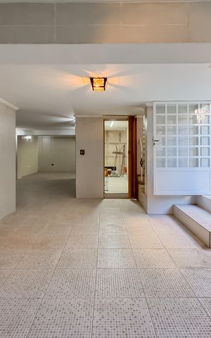 Casa à venda com 597m², 5 quartos e 8 vagas Casa à venda com 597m², 5 quartos e 8 vagasÁrea de Lazer