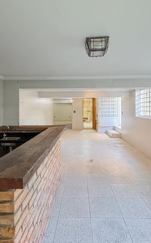 Casa à venda com 597m², 5 quartos e 8 vagas Casa à venda com 597m², 5 quartos e 8 vagasEspaço Salão de festas