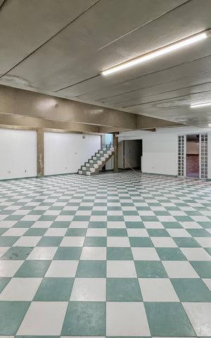 Casa à venda com 597m², 5 quartos e 8 vagas Casa à venda com 597m², 5 quartos e 8 vagasEspaço Salão de festas