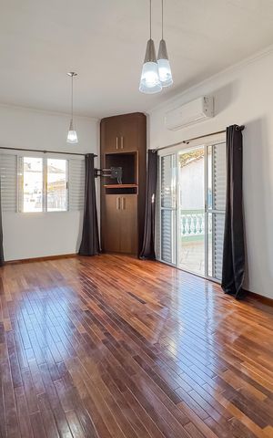 Casa à venda com 597m², 5 quartos e 8 vagas Casa à venda com 597m², 5 quartos e 8 vagasSuíte Master