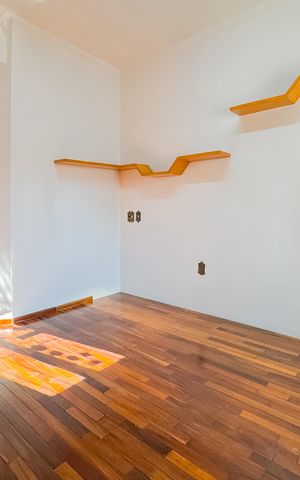 Casa à venda com 597m², 5 quartos e 8 vagas Casa à venda com 597m², 5 quartos e 8 vagasSuíte 2