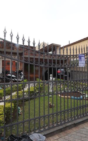 Casa à venda com 320m², 4 quartos e 7 vagasFachada