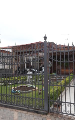 Casa à venda com 320m², 4 quartos e 7 vagasFachada