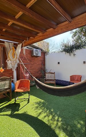 Casa à venda com 80m², 2 quartos e 2 vagas Casa à venda com 80m², 2 quartos e 2 vagasÁrea comum