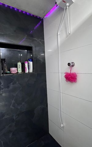 Casa à venda com 80m², 2 quartos e 2 vagas Casa à venda com 80m², 2 quartos e 2 vagasBanheiro