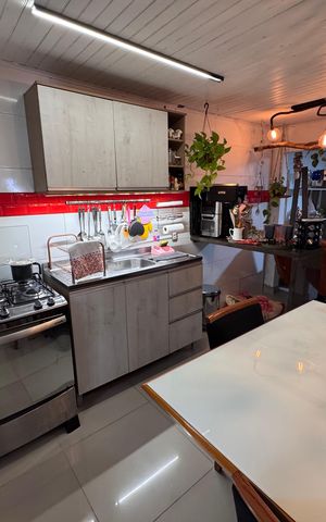 Casa à venda com 80m², 2 quartos e 2 vagas Casa à venda com 80m², 2 quartos e 2 vagasCozinha