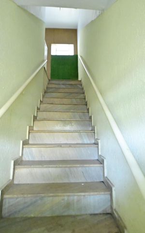 Apartamento para alugar com 130m², 2 quartos e sem vaga Apartamento para alugar com 130m², 2 quartos e sem vagaEscada