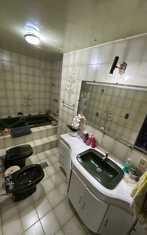 Casa à venda com 180m², 3 quartos e 2 vagas Casa à venda com 180m², 3 quartos e 2 vagasBanheiro Suite