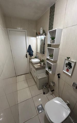 Casa à venda com 180m², 3 quartos e 2 vagas Casa à venda com 180m², 3 quartos e 2 vagasBanheiro Social