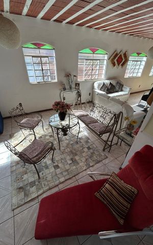 Casa à venda com 180m², 3 quartos e 2 vagas Casa à venda com 180m², 3 quartos e 2 vagasSala