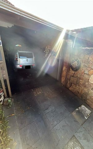 Casa à venda com 180m², 3 quartos e 2 vagas Casa à venda com 180m², 3 quartos e 2 vagasGaragem