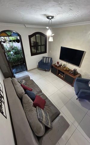 Casa à venda com 180m², 3 quartos e 2 vagas Casa à venda com 180m², 3 quartos e 2 vagasSala