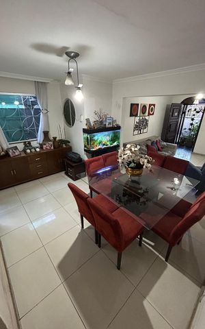 Casa à venda com 180m², 3 quartos e 2 vagas Casa à venda com 180m², 3 quartos e 2 vagasSala