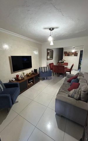 Casa à venda com 180m², 3 quartos e 2 vagas Casa à venda com 180m², 3 quartos e 2 vagasSala