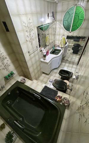 Casa à venda com 180m², 3 quartos e 2 vagas Casa à venda com 180m², 3 quartos e 2 vagasBanheiro Suite