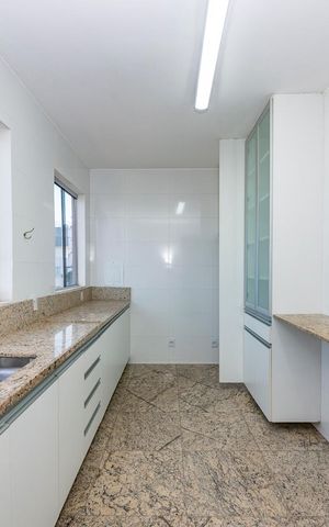 Apartamento à venda com 130m², 3 quartos e 2 vagas Apartamento à venda com 130m², 3 quartos e 2 vagasCozinha