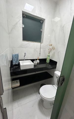 Casa à venda com 98m², 3 quartos e 2 vagas Casa à venda com 98m², 3 quartos e 2 vagasBanheiro