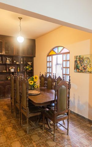 Casa à venda com 382m², 8 quartos e 4 vagas Casa à venda com 382m², 8 quartos e 4 vagasCopa