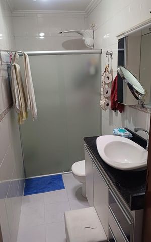 Casa à venda com 120m², 3 quartos e 2 vagas Casa à venda com 120m², 3 quartos e 2 vagasBanheiro