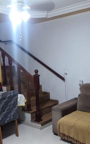 Casa à venda com 120m², 3 quartos e 2 vagas Casa à venda com 120m², 3 quartos e 2 vagasSala