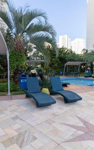 Apartamento à venda com 346m², 7 quartos e 6 vagas Apartamento à venda com 346m², 7 quartos e 6 vagasÁrea Comum - Piscina