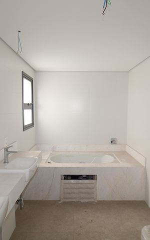 Apartamento à venda com 255m², 4 quartos e 5 vagasBanheiro da Suíte 4