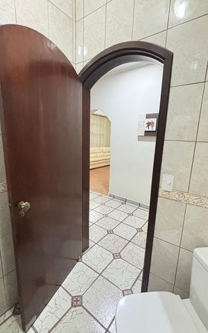 Casa à venda com 255m², 4 quartos e 3 vagas Casa à venda com 255m², 4 quartos e 3 vagasLavabo