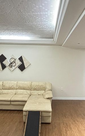Casa à venda com 255m², 4 quartos e 3 vagas Casa à venda com 255m², 4 quartos e 3 vagasSala