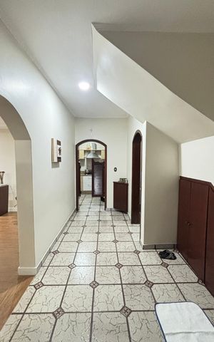 Casa à venda com 255m², 4 quartos e 3 vagas Casa à venda com 255m², 4 quartos e 3 vagasCorredor