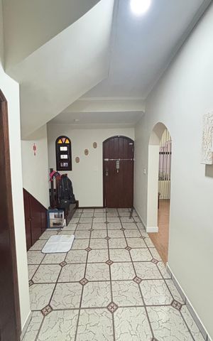 Casa à venda com 255m², 4 quartos e 3 vagas Casa à venda com 255m², 4 quartos e 3 vagasCorredor