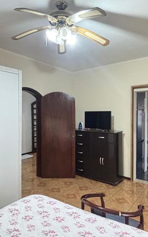 Casa à venda com 255m², 4 quartos e 3 vagas Casa à venda com 255m², 4 quartos e 3 vagasSuite