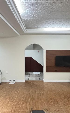 Casa à venda com 255m², 4 quartos e 3 vagas Casa à venda com 255m², 4 quartos e 3 vagasSala
