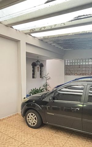 Casa à venda com 255m², 4 quartos e 3 vagas Casa à venda com 255m², 4 quartos e 3 vagasGaragem