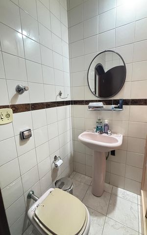 Casa à venda com 255m², 4 quartos e 3 vagas Casa à venda com 255m², 4 quartos e 3 vagasBanheiro Social