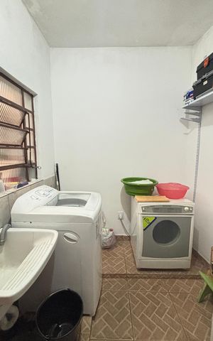 Casa à venda com 255m², 4 quartos e 3 vagas Casa à venda com 255m², 4 quartos e 3 vagasÁrea de Serviço