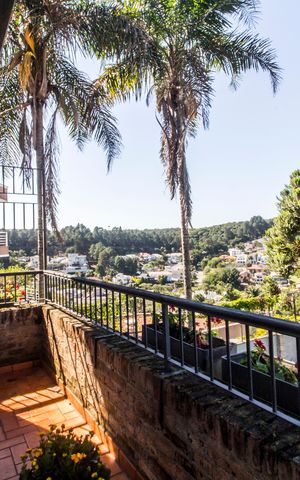 Casa de condomínio à venda com 800m², 4 quartos e 10 vagas Casa de condomínio à venda com 800m², 4 quartos e 10 vagasVaranda