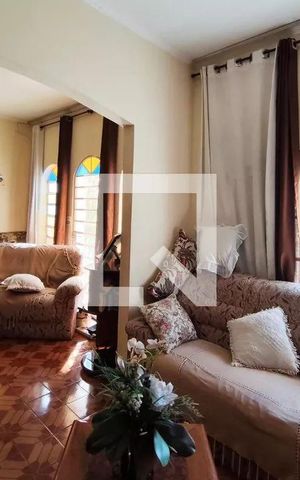 Casa à venda com 230m², 3 quartos e 4 vagas Casa à venda com 230m², 3 quartos e 4 vagasSala de Estar