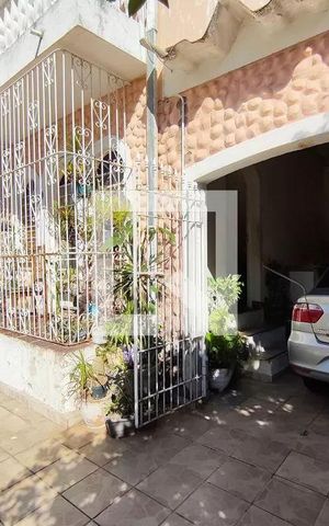 Casa à venda com 230m², 3 quartos e 4 vagas Casa à venda com 230m², 3 quartos e 4 vagasQuintal - Garagem