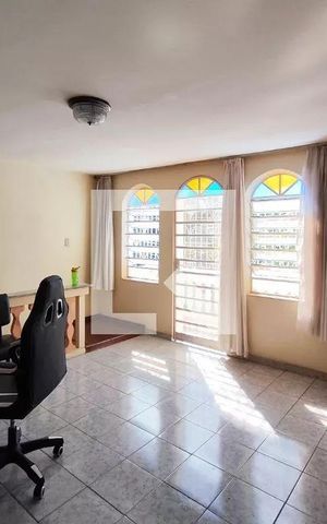 Casa à venda com 230m², 3 quartos e 4 vagas Casa à venda com 230m², 3 quartos e 4 vagasSala de TV