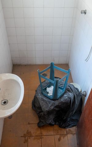 Casa para alugar com 412m², 4 quartos e 6 vagasEdícula - Banheiro